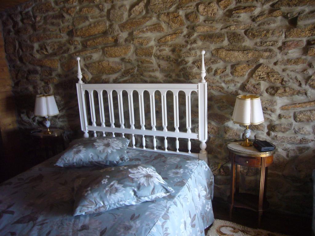 Hostal Casa Do Monge Leomil Habitación foto
